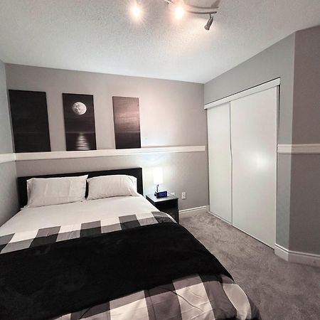 Room In Oshawa, 24/7 Security, Free Parking Exterior foto